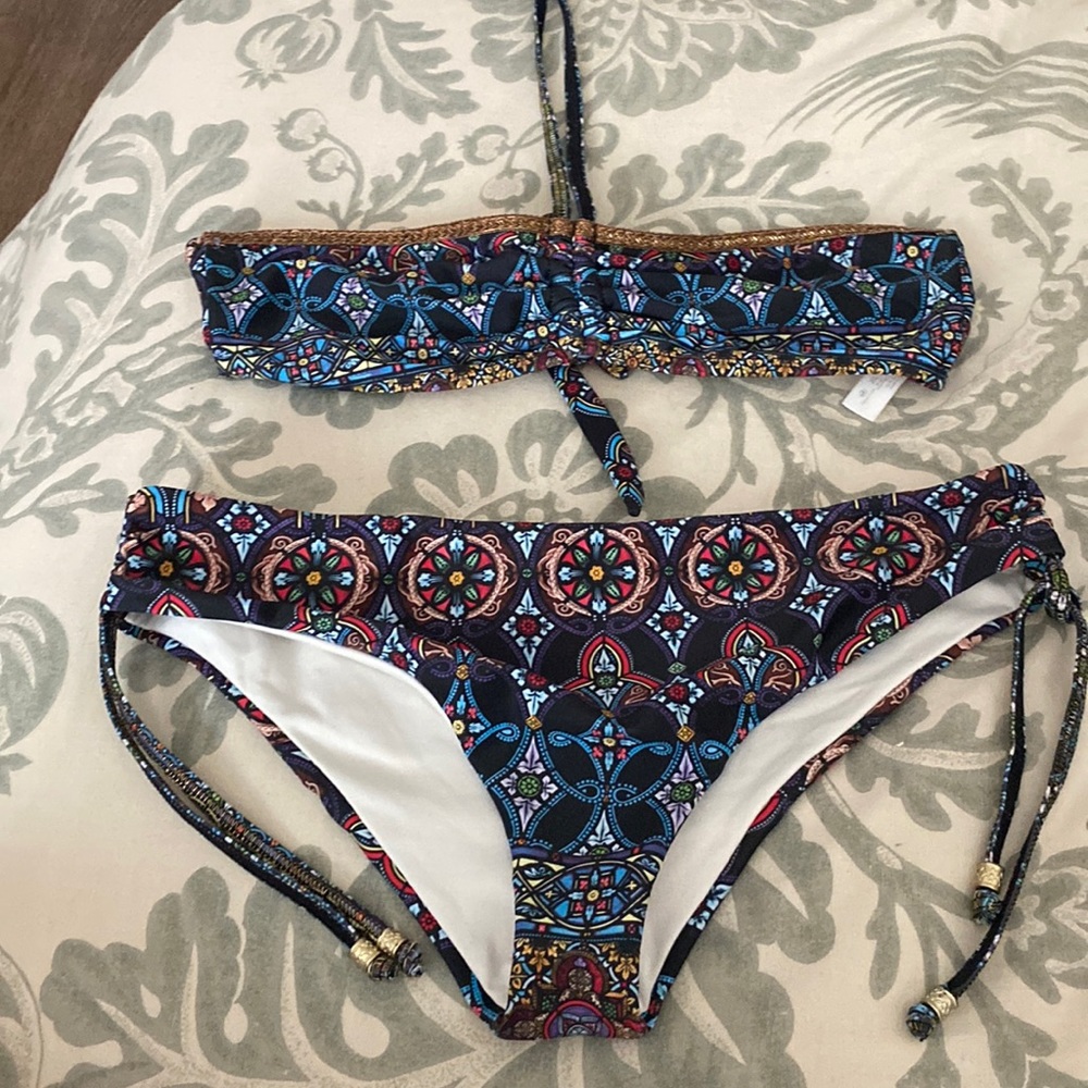 Macadamia Bikini
